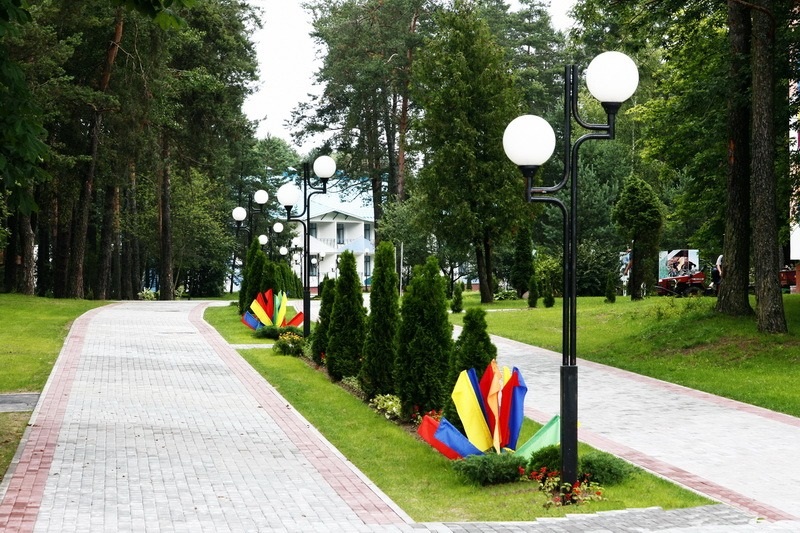 Зубренок минск. Зубренок Беларусь. Лагерь Зубренок. Зубренок Нарочь. Зубренок национальный детский оздоровительный центр.